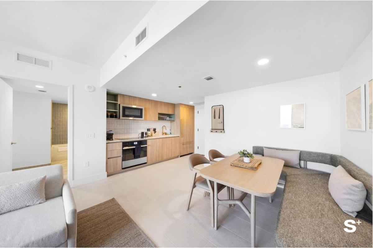 Stylish Cityscape 1bd In With Panoramic Views Сasa de vacaciones