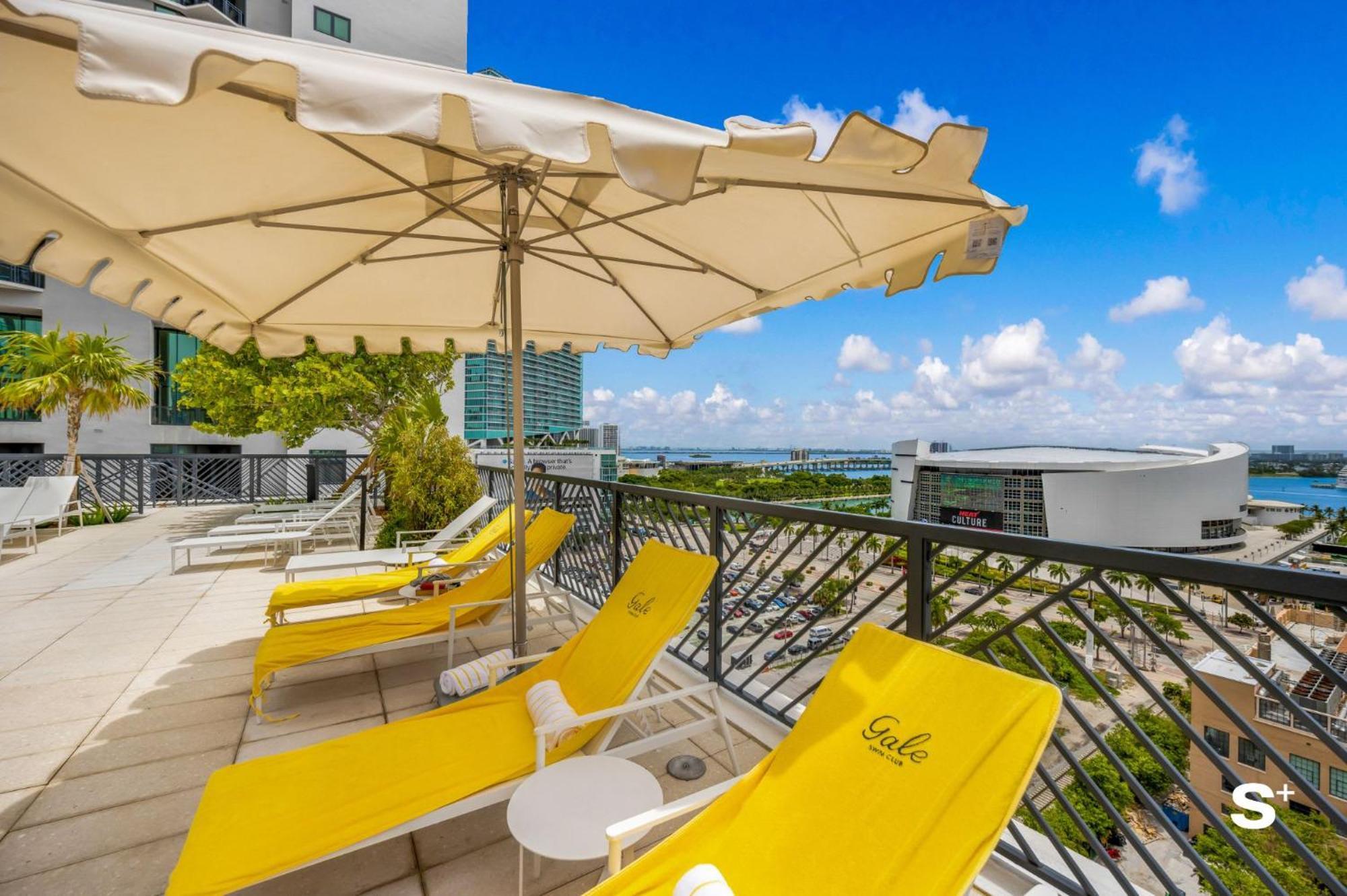 Stylish Cityscape 1bd In With Panoramic Views Сasa de vacaciones