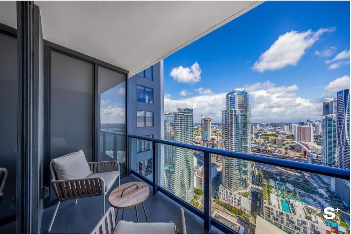 Stylish Cityscape 1bd In With Panoramic Views Сasa de vacaciones
