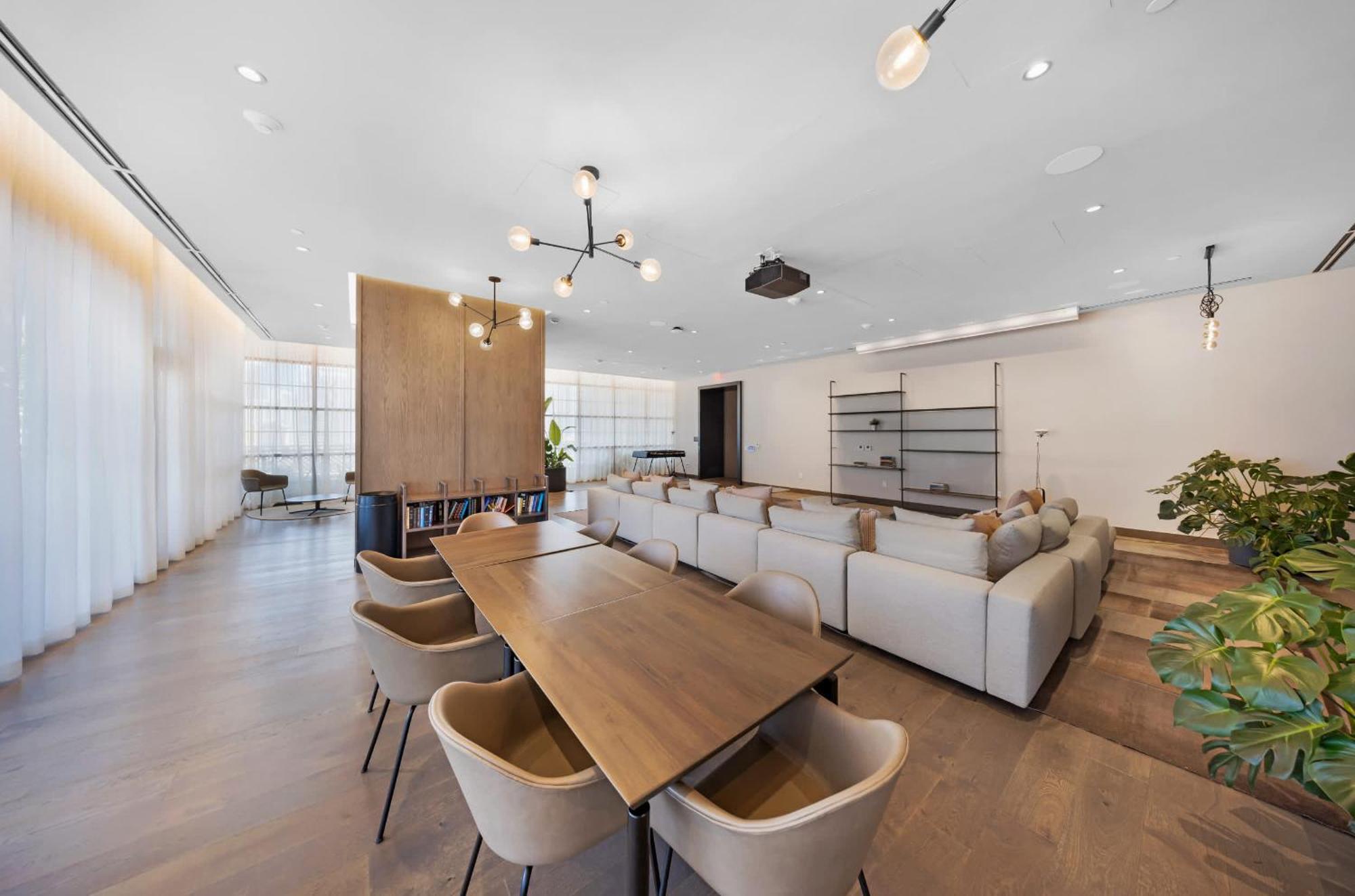 Stylish Cityscape 1bd In With Panoramic Views Сasa de vacaciones *