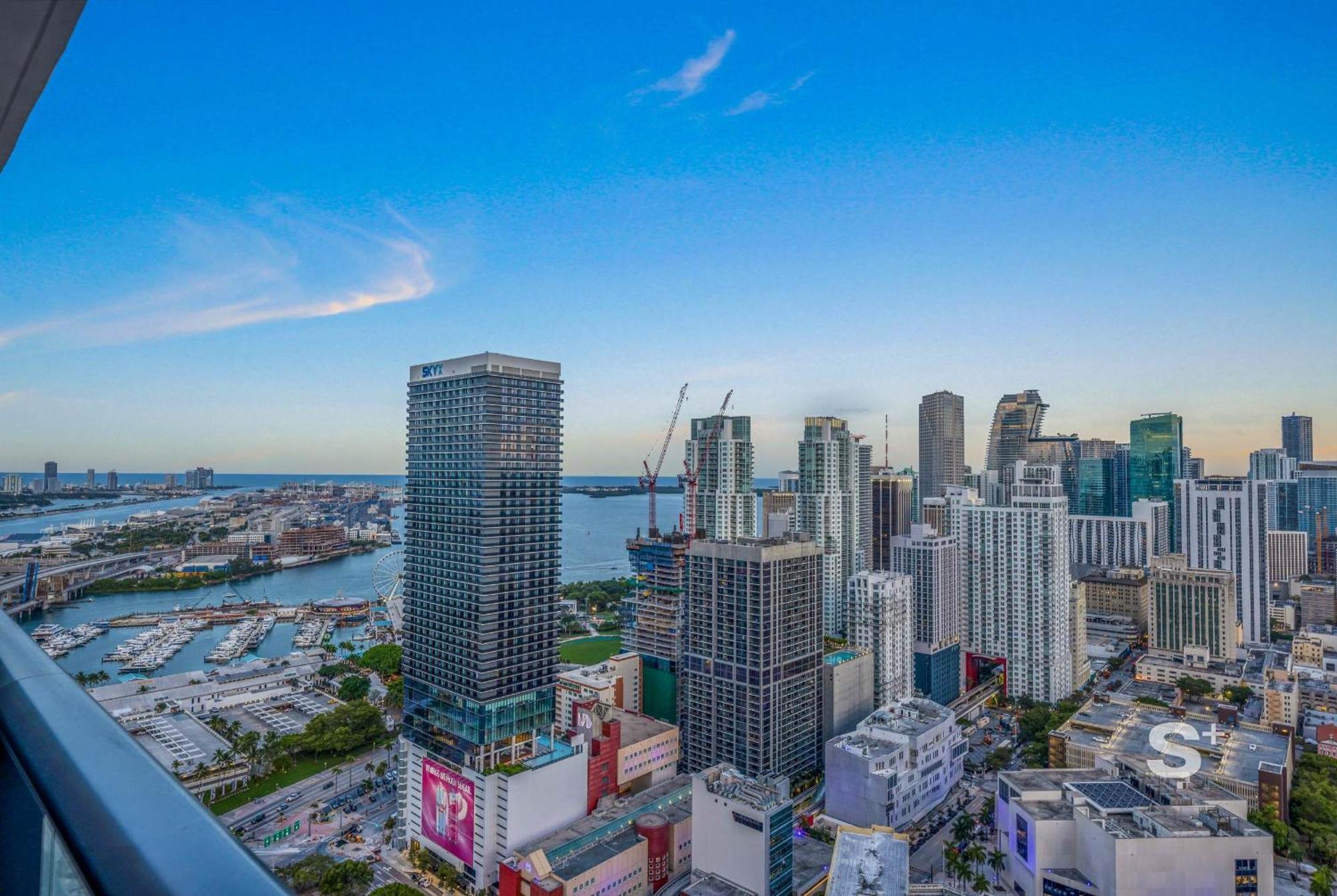 Stylish Cityscape 1bd In With Panoramic Views